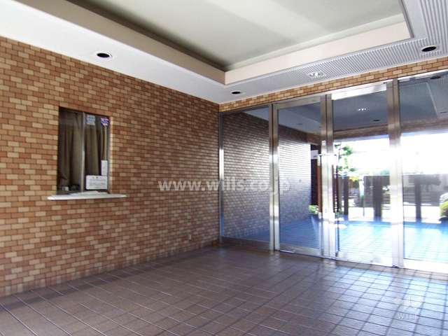 エントランスホールに管理人室があります