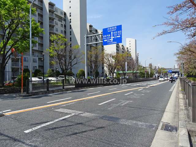 敷地北側の前面道路