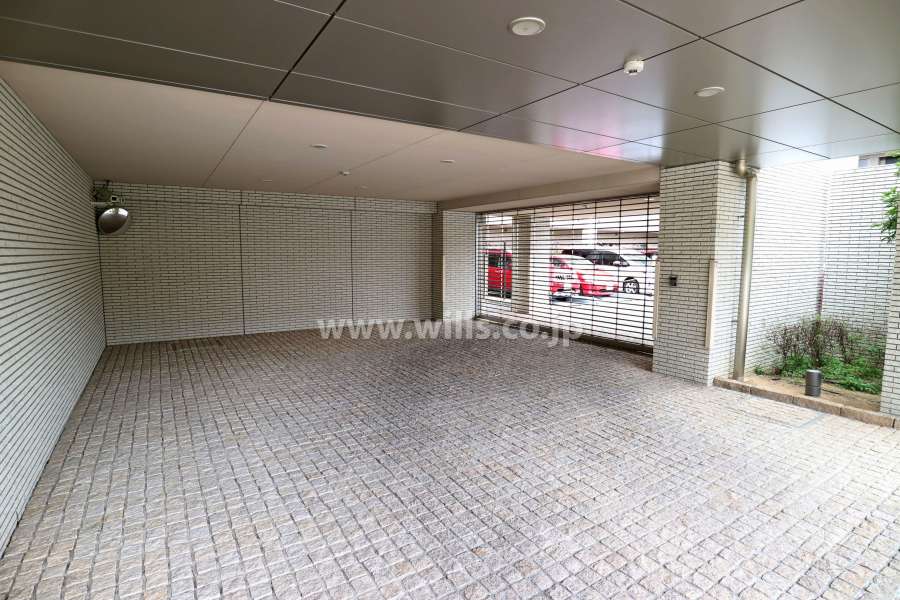 駐車場出入り口（リングシャッター付き）