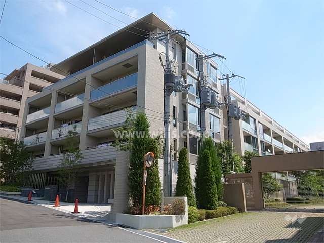 プラウド新千里西町の外観（南西側から）