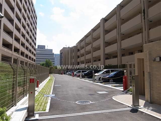 敷地内駐車場（ロボットゲート付き）