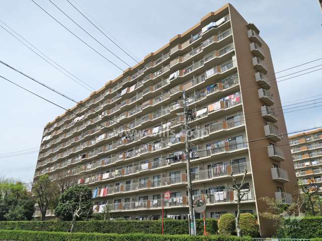 白川高層住宅2号棟の外観（南東側から）