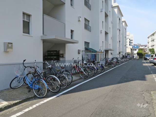 駐輪場、住戸出入り口