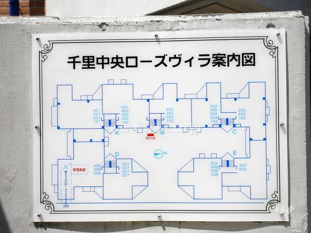 千里中央ローズヴィラの敷地配置図（案内図）A棟〜E棟の5棟構成になっています。