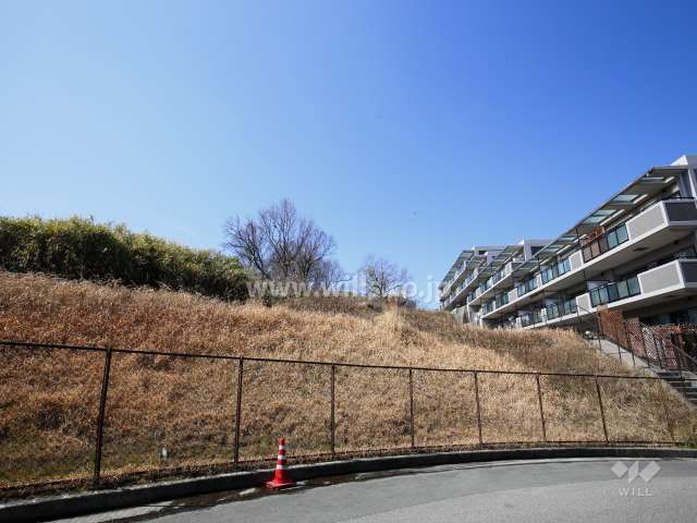 1番館メイプルの南側