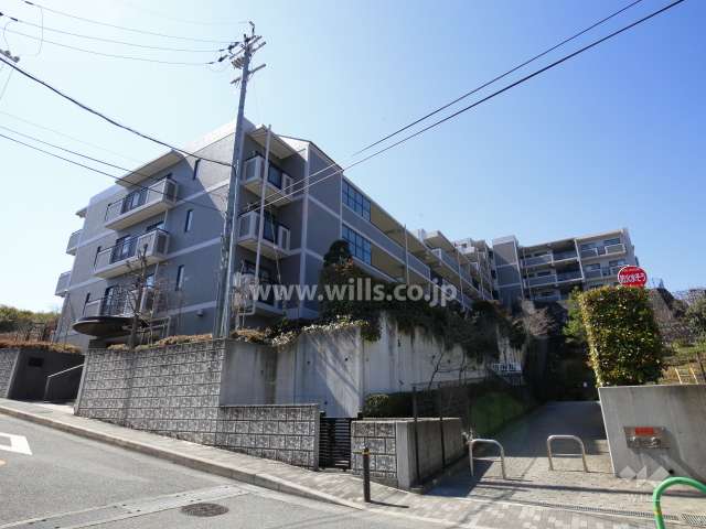 藤和ライブタウン茨木南春日丘1番館メイプルの外観（北東側から）