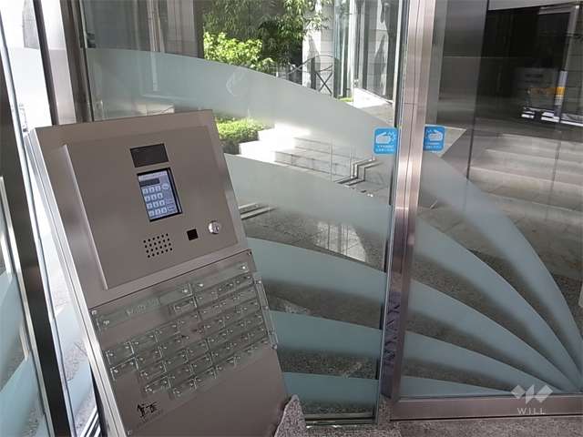 エントランスはオートロック付きです。