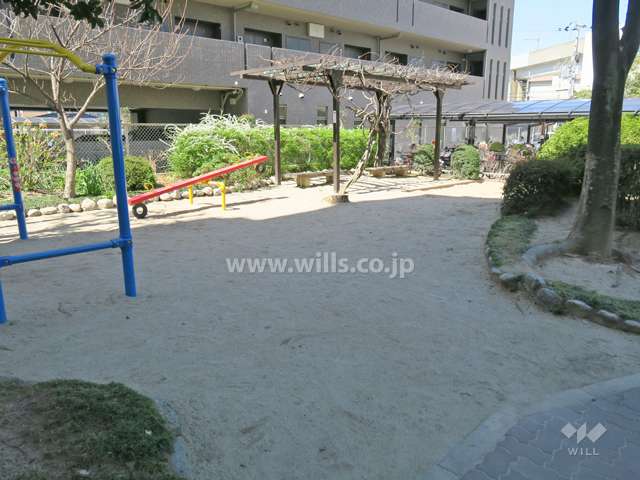 敷地内北西側に公園があります。