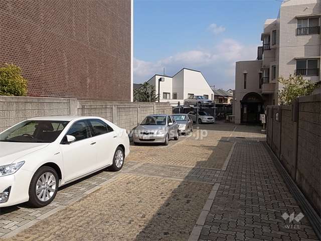 敷地内駐車場（平面式と機械式とがあります。）