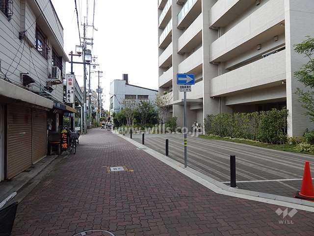 敷地南側の前面道路