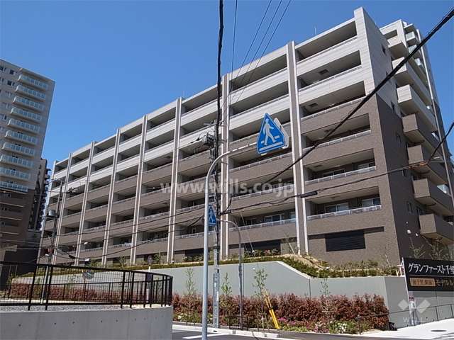グランファースト千里桃山台3号棟の外観（南東側から）