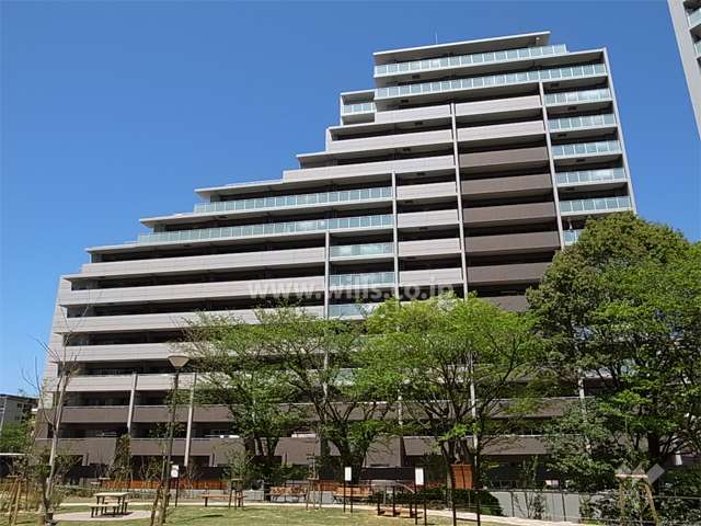 グランファースト千里桃山台6号棟（フォレスト・ウエスト）の外観（南側から）