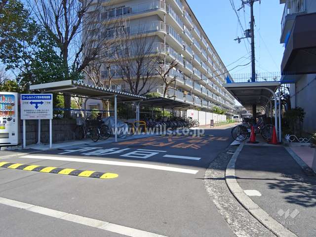 駐車場出入り口