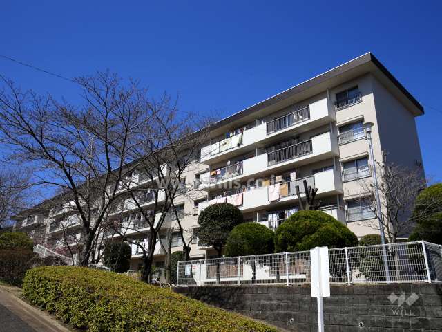 茨木郡山B住宅A15棟の外観（南東側から）