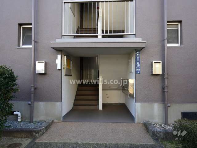 A15棟の住戸出入り口（共用ポスト）