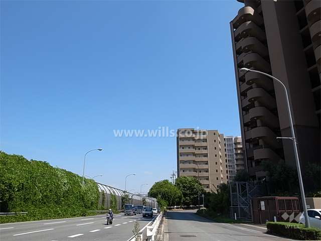敷地の北側には中央環状線が走っています。