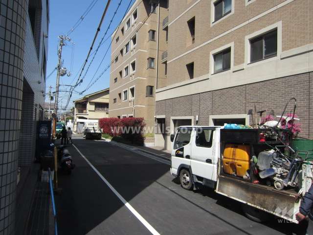 敷地南側の前面道路
