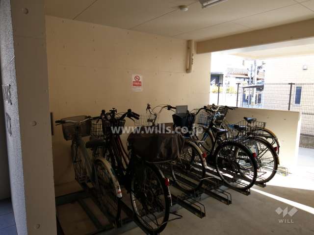 エントランス横にある自転車置場