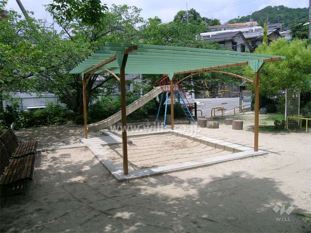 隣接する公園