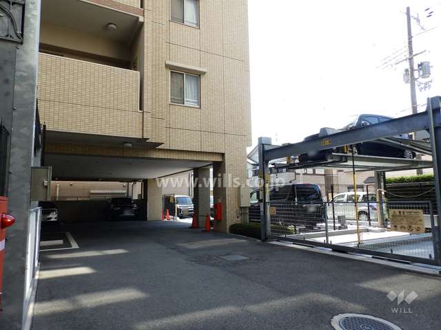 敷地内駐車場（屋外機械式と屋内平面式）