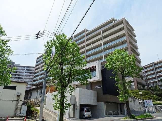 ザ・パークハウス南千里の外観（南東側から）