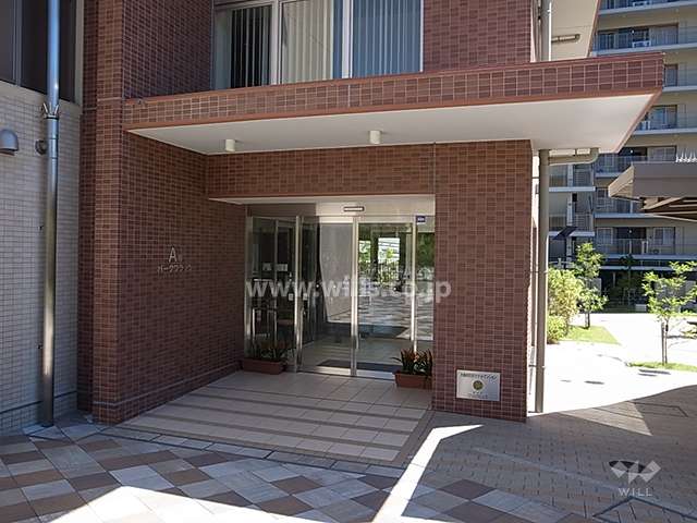 A棟（パークフラッツ）のエントランス