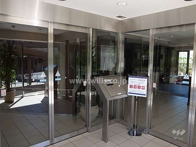 エントランスはオートロック付きです。