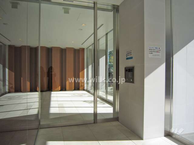 エントランスはオートロック付きです。