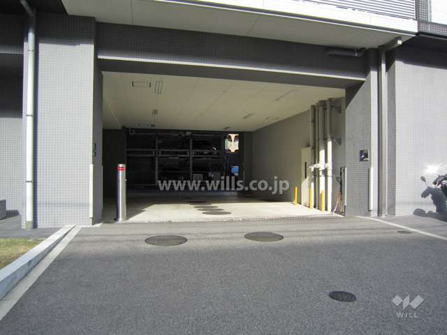 駐車場出入り口（ロボットゲート付き）