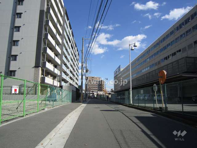 敷地南側の前面道路