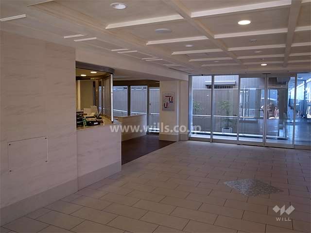 エントランスホール（コンシェルジュカウンターがあります）