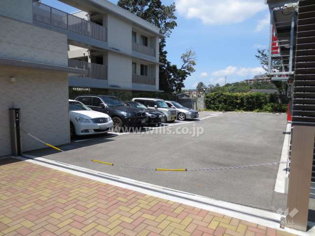 敷地入り口（ロボットゲート付き）