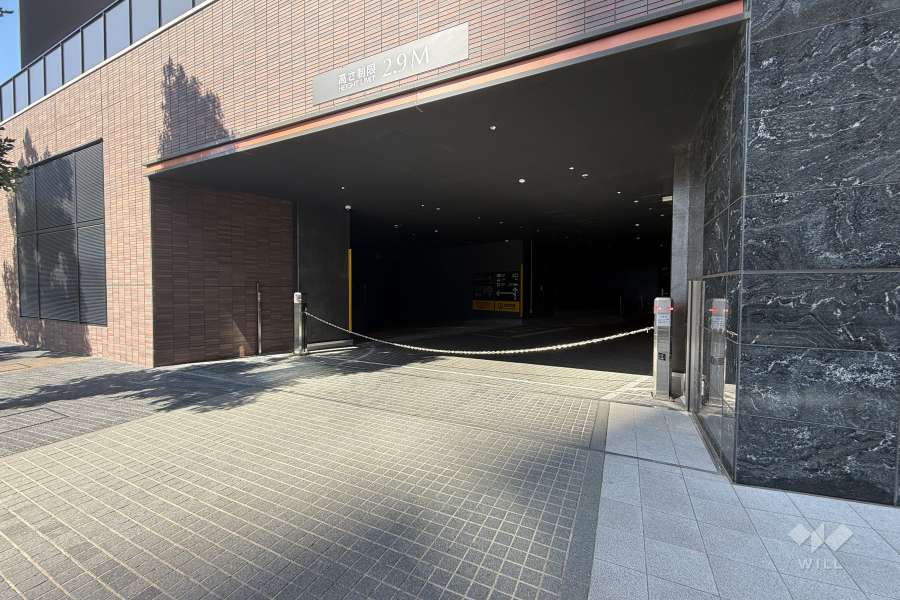 駐車場の出入り口（ロボットゲート付き）