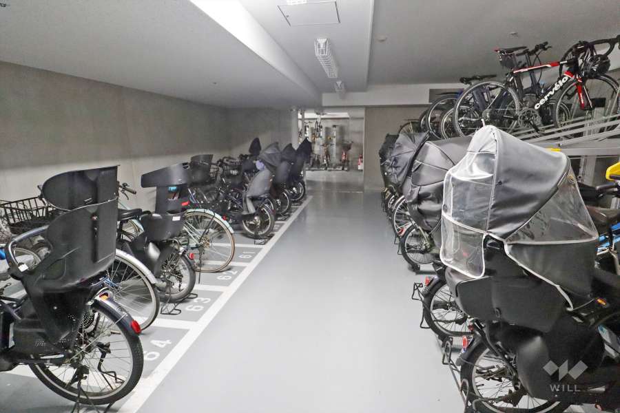 屋内に設けられた駐輪場