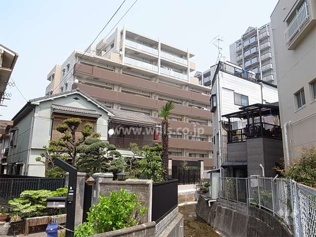 周辺は駅前ながら、静かな住宅地です。