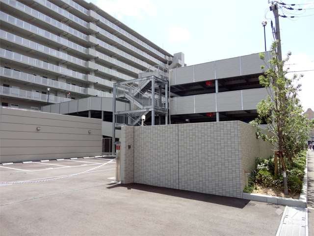 駐車場棟（ロボットゲート付き）