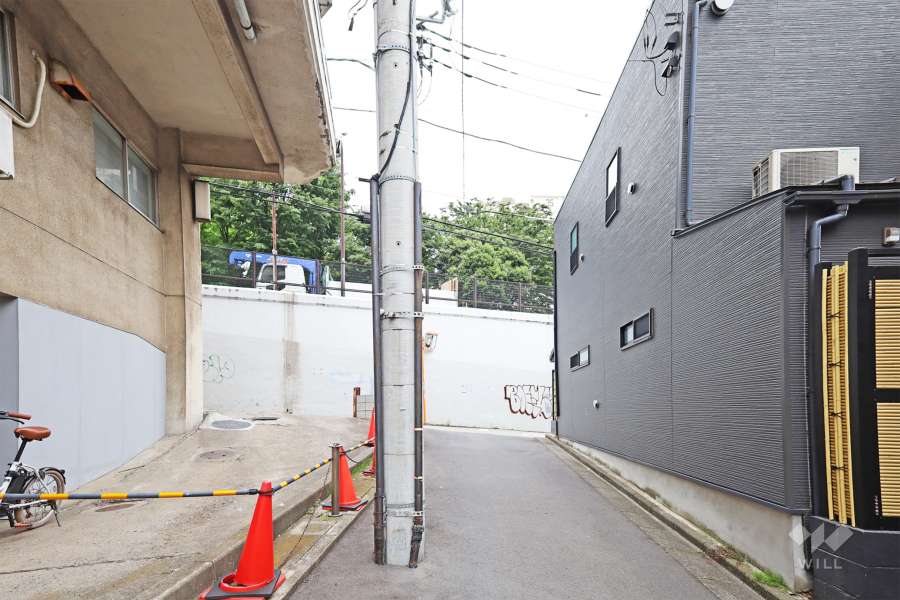 敷地東側の前面道路