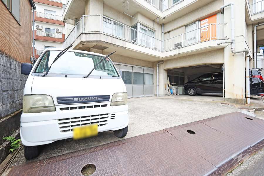 敷地内駐車場（屋外平面式・屋内平面式）