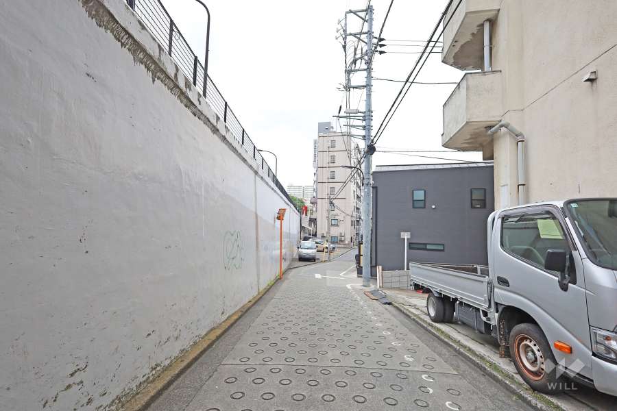 敷地北側の前面道路