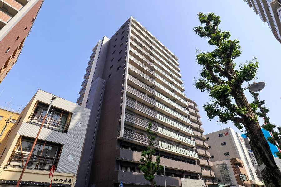 プレサンスジェネ上前津の外観（西側から）