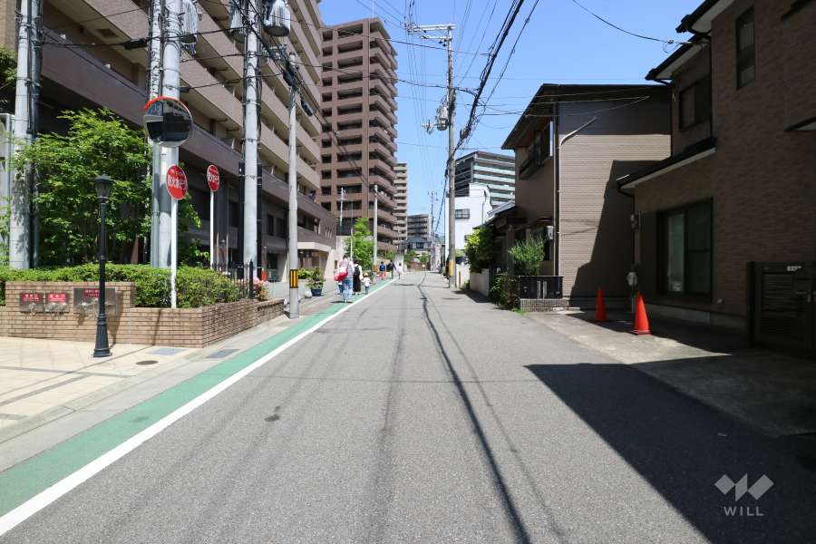 敷地東側の前面道路
