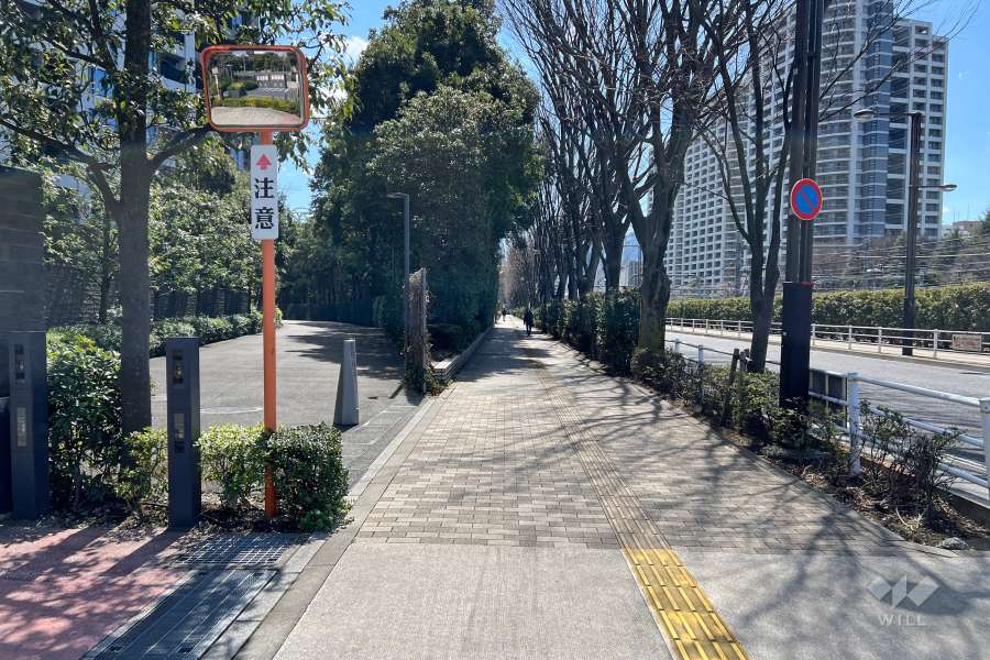 敷地北西側の前面道路　