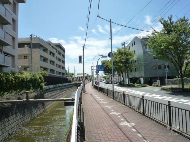敷地西側には宮川が流れています。