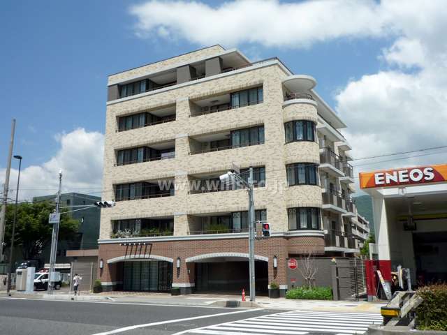 ワコーレ芦屋エンブレムの外観（南東側から）