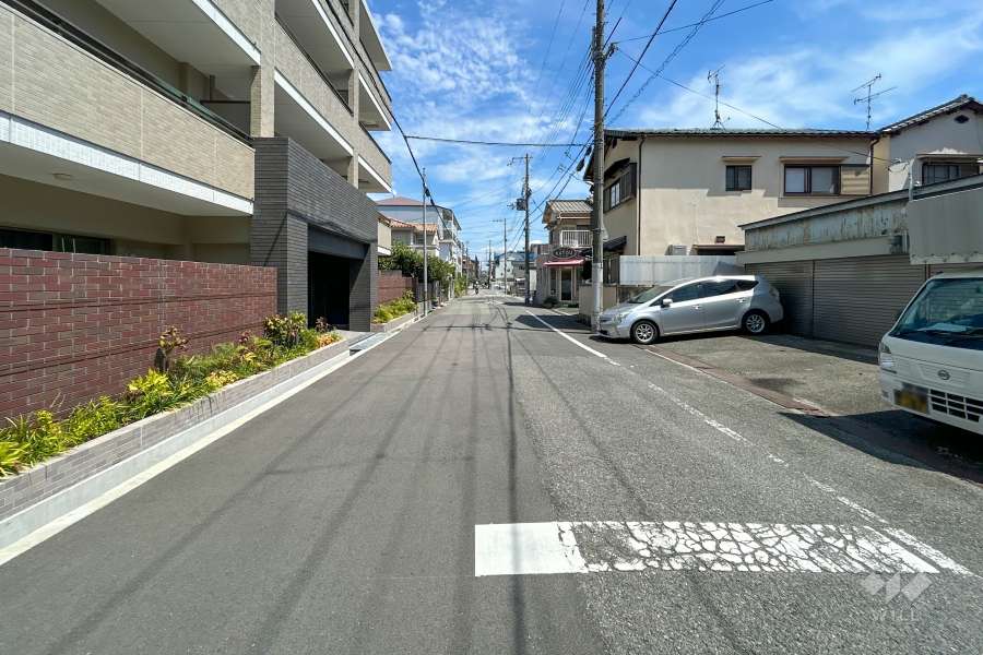 敷地南側の前面道路