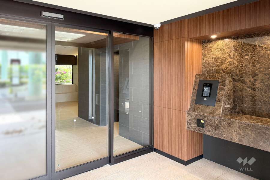 エントランスはオートロック付きです。