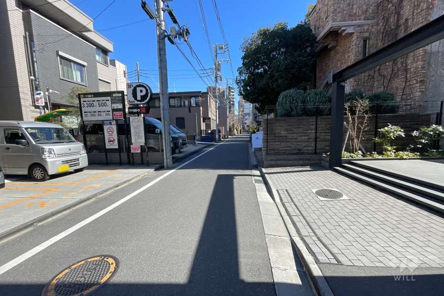 敷地北側の前面道路