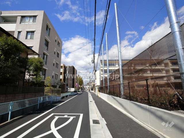 敷地東側の前面道路