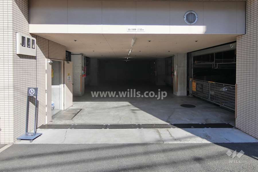 駐車場出入り口