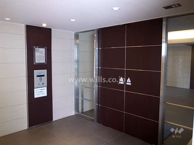 エントランスはオートロック付きです。